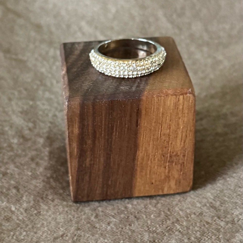 Elegant Gold-Tone Women's Ring